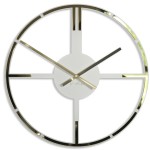 Hellgoldfarbene Metall-Wanduhr
