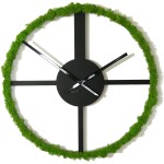 Schwarze Wanduhr mit Moosakzent 50cm
