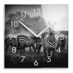 Wanduhr aus Glas Eine Herde Zebras